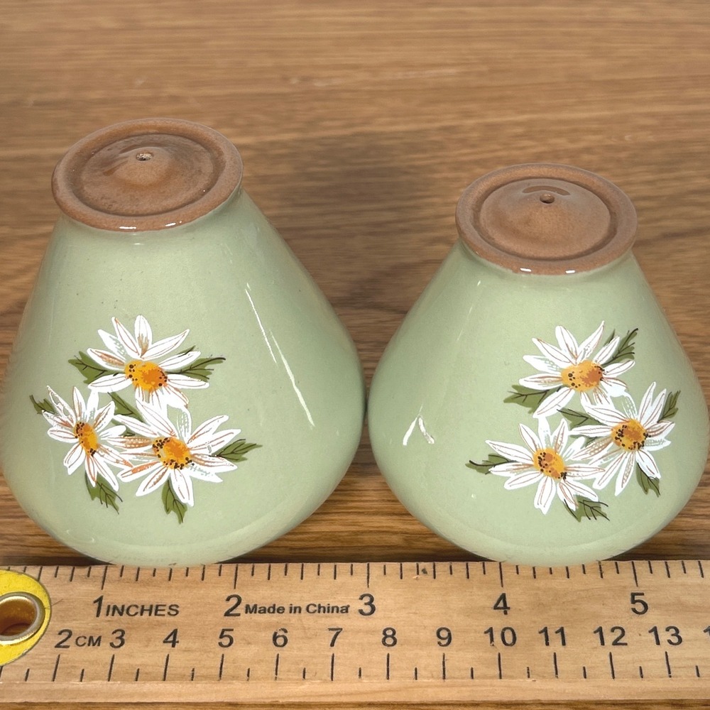 Taylor Smith & Taylor Lazy Daisy Sage Green Ceramic Salt Pepper Shakers Floral